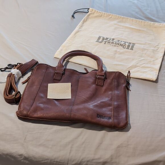 Duluth Trading Co Handbags - NWOT Duluth Trading Company Leather Laptop Case